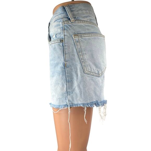Zara Blue Light Wash High Rise Raw Hem Frayed Cut Off Denim Jean Shorts Size 2 - Picture 2 of 4